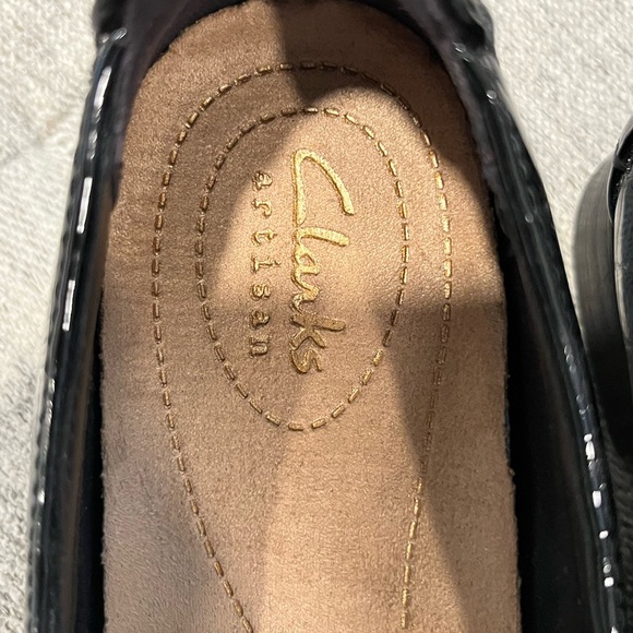 Clarks Black Crocodile Embossed Leather Loafers - Picture 3 of 4